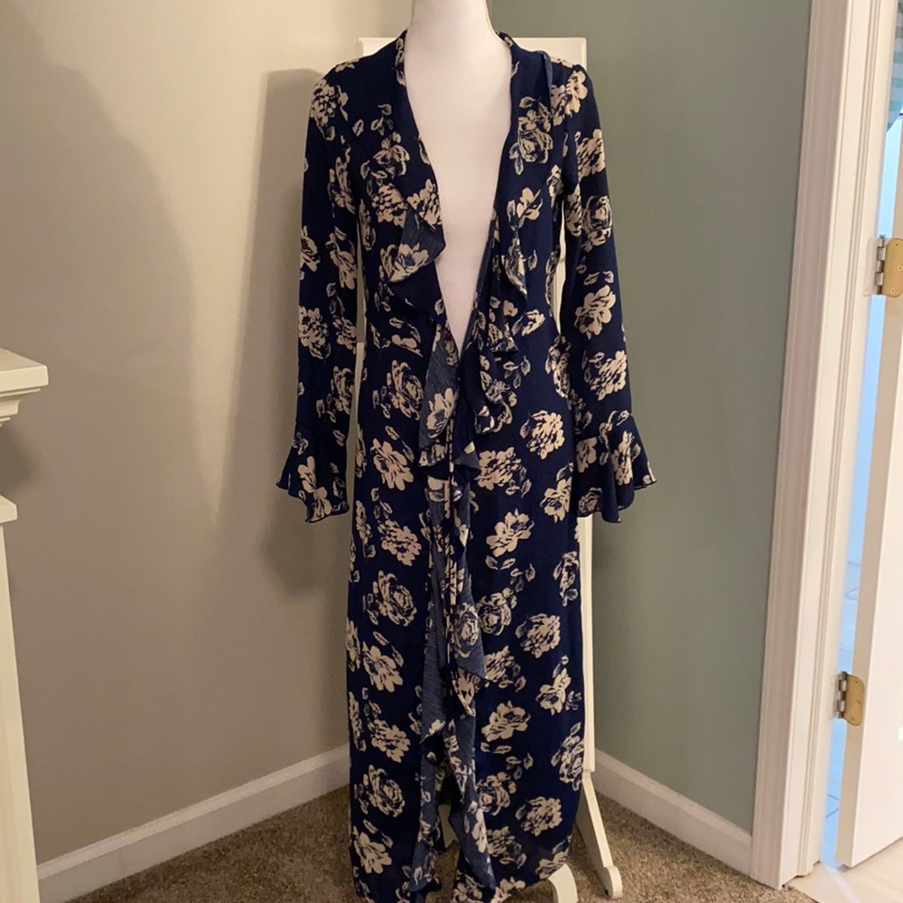 JustFab navy and tan floral long sleeve kimono with tie at waist size small
